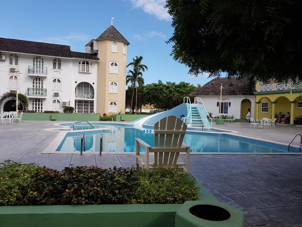 Almond Grove At Sand Castle Ocho Rios Exterior photo