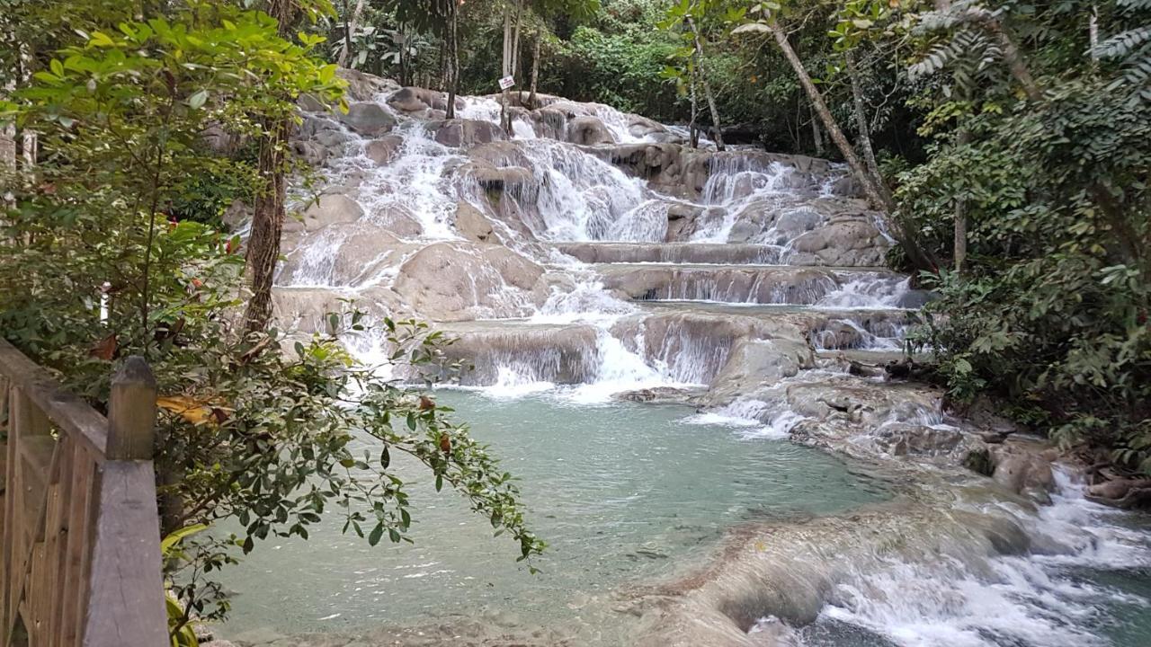 Almond Grove At Sand Castle Ocho Rios Exterior photo